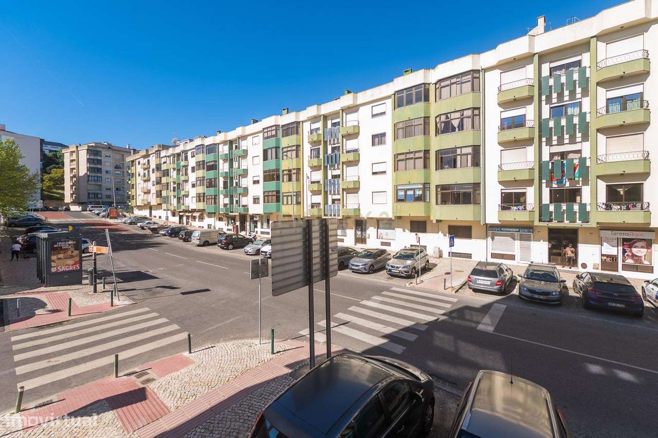 Apartamento T2 em bom estado, parcialmente remodelado-42