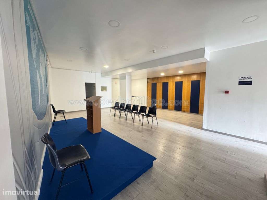 Ampla loja no centro de Sesimbra - Grande imagem: 2/14