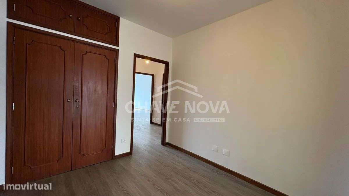 PS - Apartamento T3 Renovado, 3 Frentes, Terraço, Garagem, junto à VL8-12