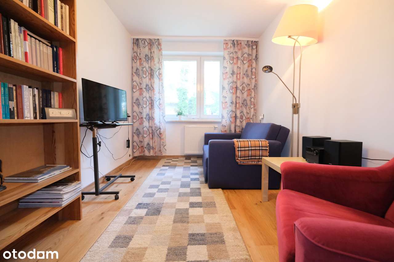 Klasyczny dom w zabudowie szeregowej na osiedlu Jaroszówka przy lesie-14