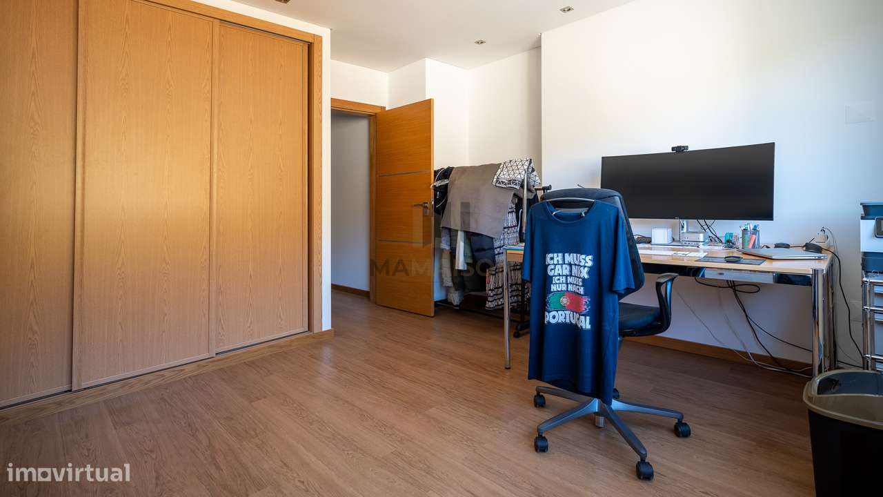 Moradia T4 de Luxo / Centro de Lamego / Jardim e Garagem-22