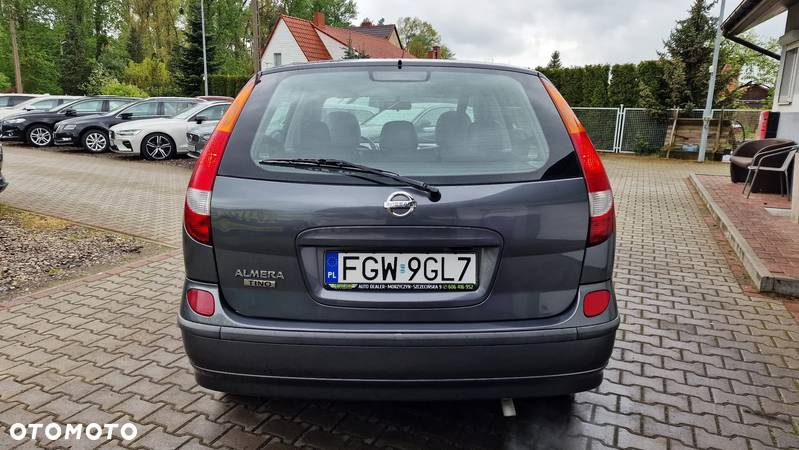 Nissan Almera Tino 1.8 Visia - 10