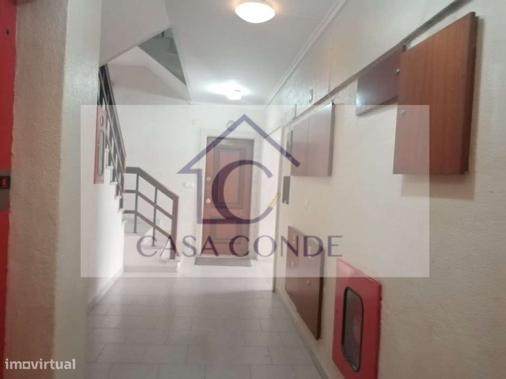 Apartamento T2 Totalmente Remodelado em Corroios-10