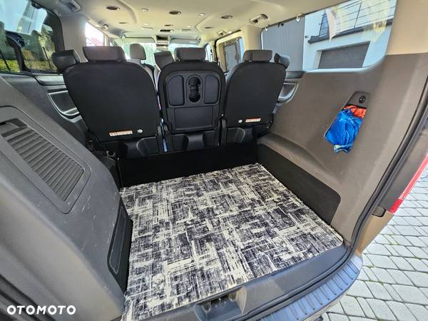 Ford Tourneo Custom - 30