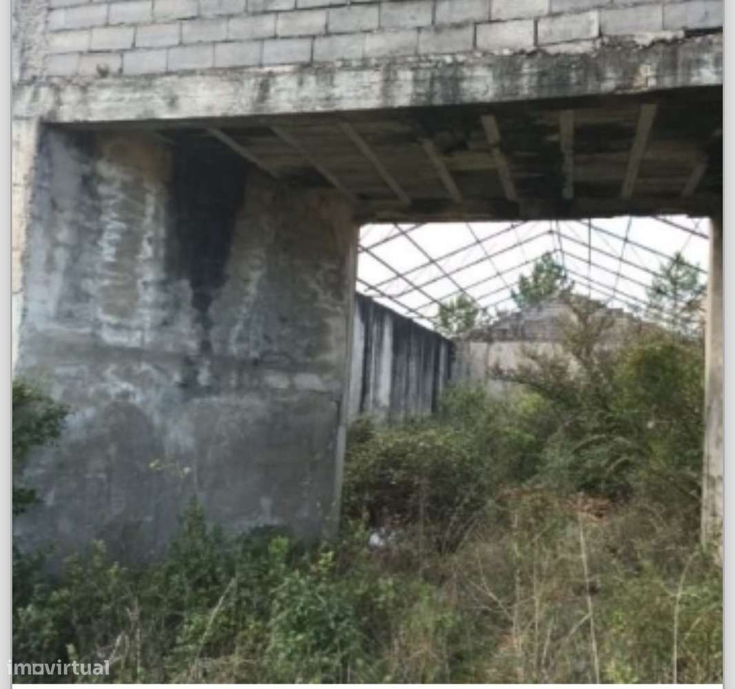 Terreno com armazém inacabado em Coimbra - Grande imagem: 3/6