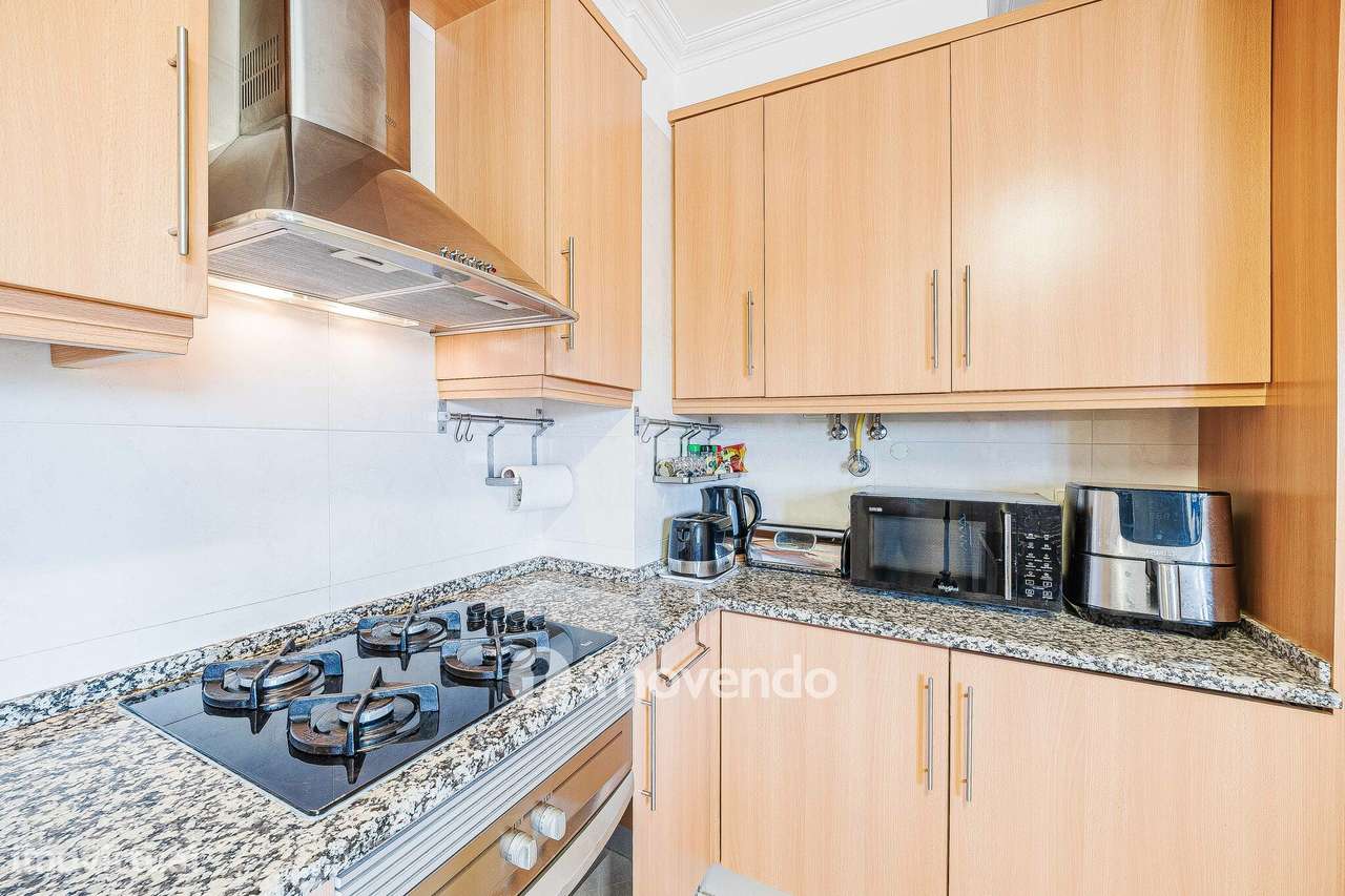 Apartamento T2, com estacionamento e arrecadação, em Vialonga - Grande imagem: 5/50