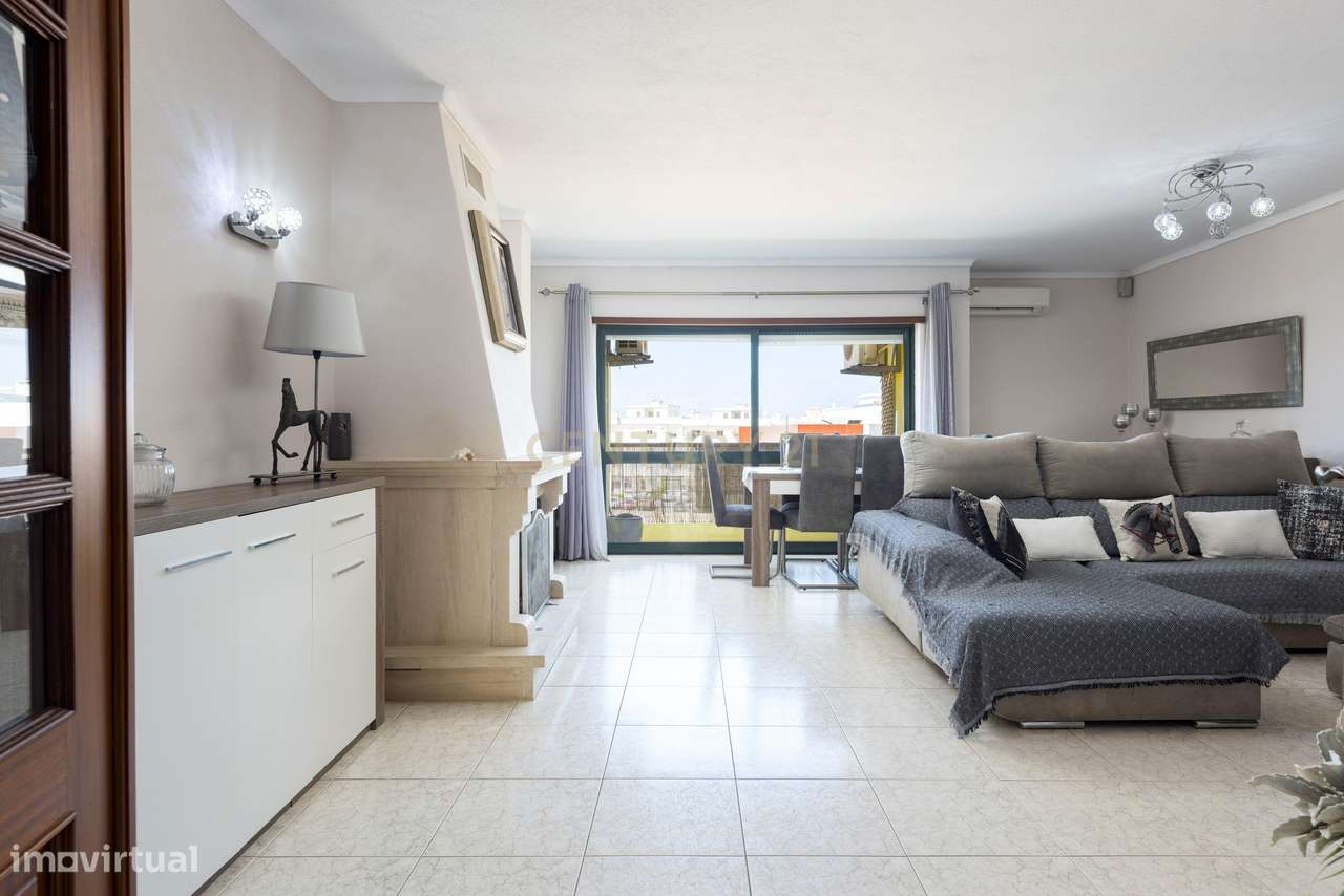 Excelente T2 no centro de Lagoa e elevador! - Grande imagem: 1/13