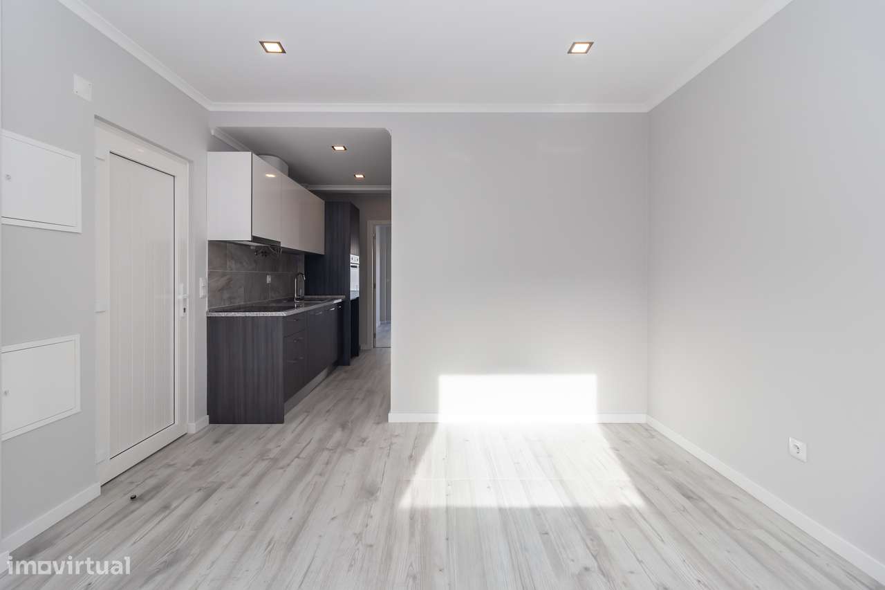 Arrendo Apartamento T1 remodelado- Casal do Marco, P. Pires – 700 Eur - Grande imagem: 4/14