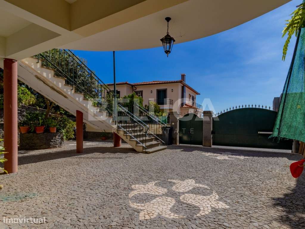 MORADIA T4 COM QUINTAL || URBANIZAÇÃO 'QUINTA DO FAIAL' (FUNCHAL)-14