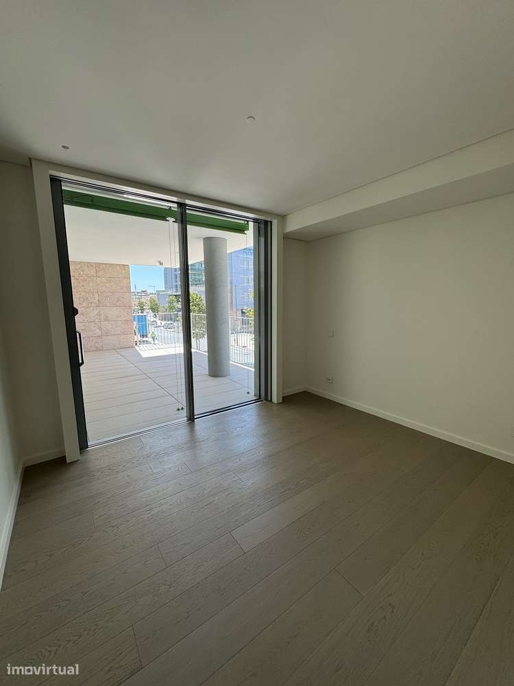 Exclusivo T4 no Prata Riverside Village-15