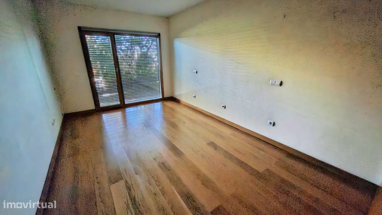 Apartamento T3 212m2  lugar garagem e arrecadação Santo Andre-Barreiro-10