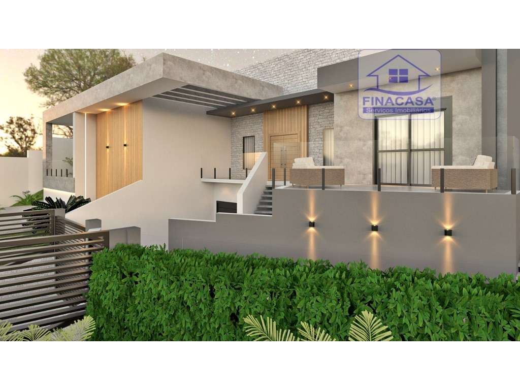 Moradia Isolada em fase de renovação/ remodelação com piscina e jar... - Grande imagem: 4/60