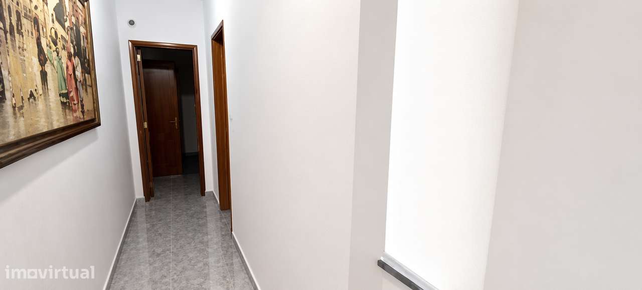 Moradia  T2 constituída por 2 pisos com quintal e terraços-12