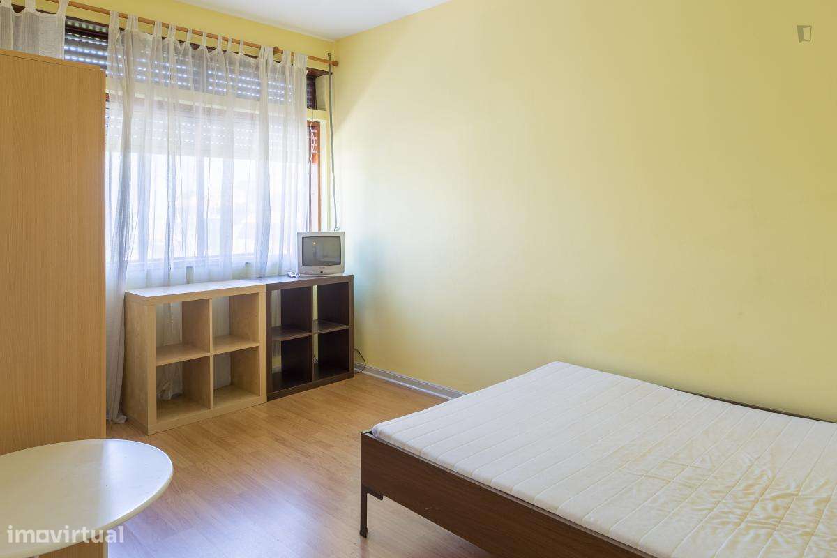 Quarto - localizado em Paranhos Porto - Grande imagem: 4/8