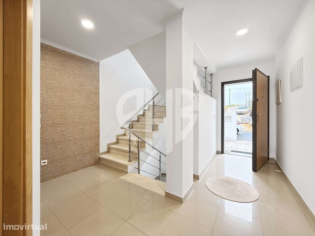 Exclusiva Moradia T5 de Arquitetura Contemporânea em Almada - Feijó-6