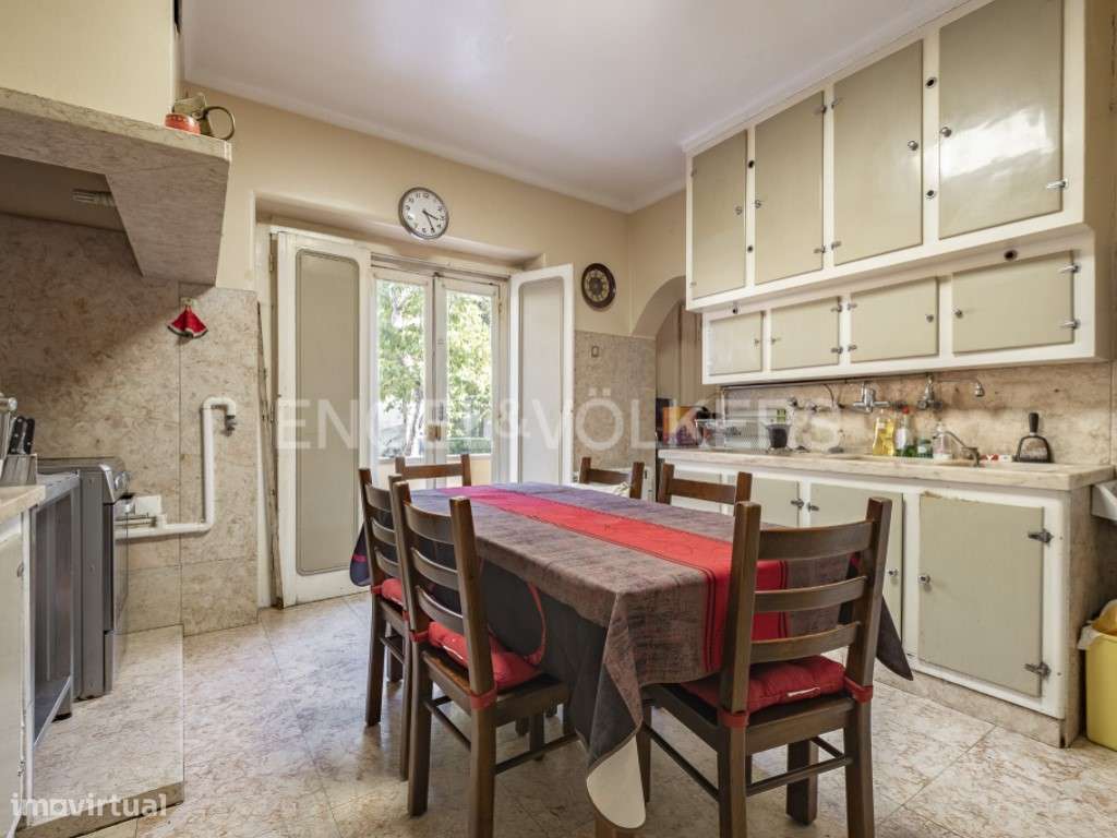 Moradia Isolada com Terreno de 1.300 m² em Alvalade-6