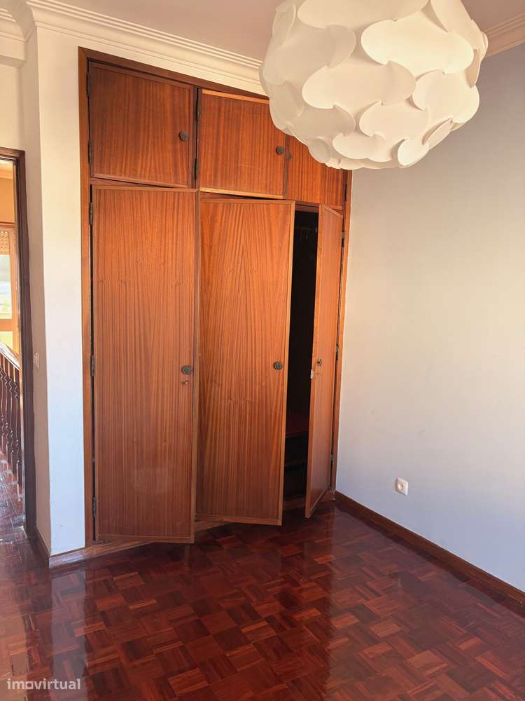 Moradia geminada com garagem Bro Além das Vinhas 595.000€-19