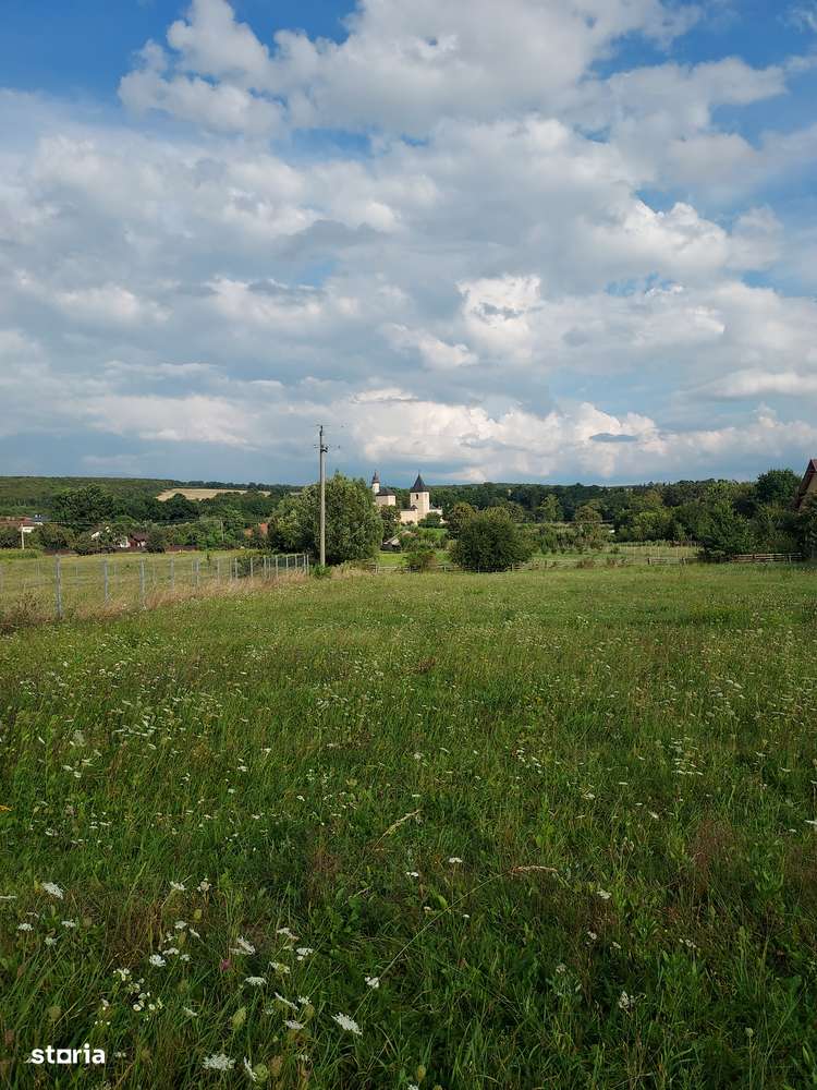 Dragomirna - 2070 mp teren cu locatie excelenta-1