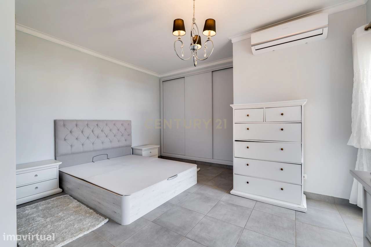 Moradia Independente T3, com Piscina e Amplo Espaço Exterior, em Algoz-16