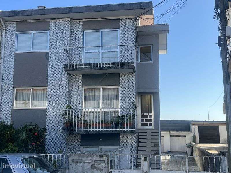 Apartamento T2+1 Maia c/ varanda e Box-9