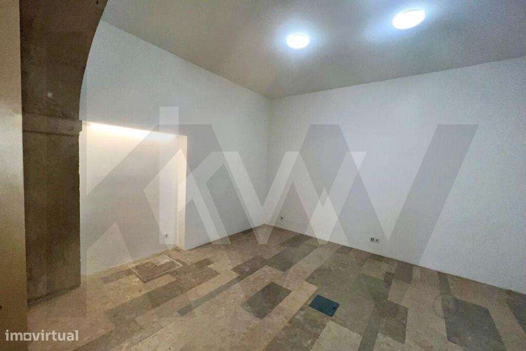 Loja/ Atelier junto à Sé de Lisboa- Arrendamento - Grande imagem: 5/8