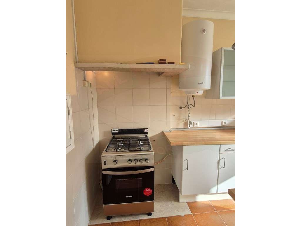 Apartamento T2 na Av. Eduardo Jorge nº 39 , Junto Metro Amadora Este. - Grande imagem: 5/26