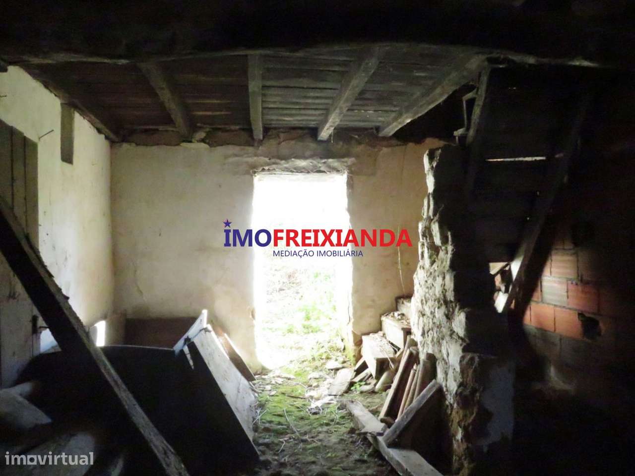 Moradia no centro da Vila da Freixianda-14