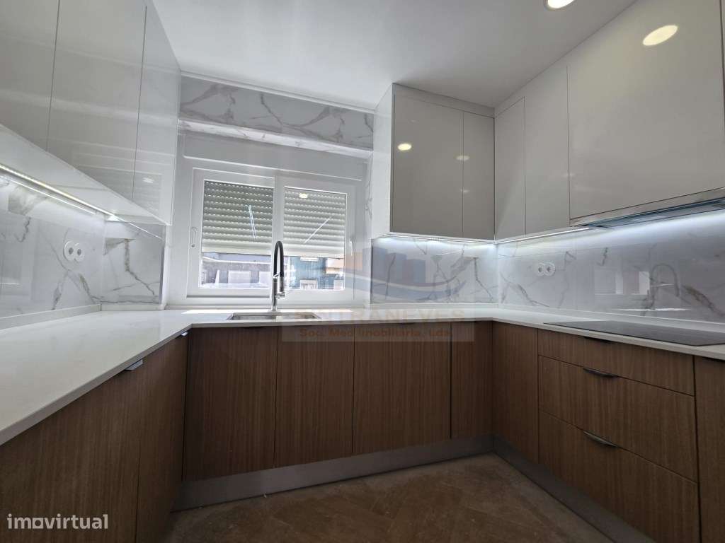 T3 Junto á Urbanização Vila Chã, com 2 WCS e Varandas - Totalmente ...-24