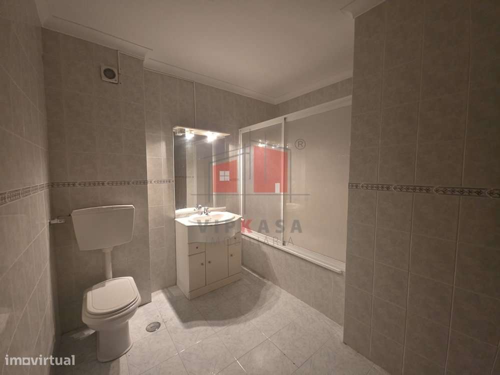 Apartamento T2 com Garagem-7