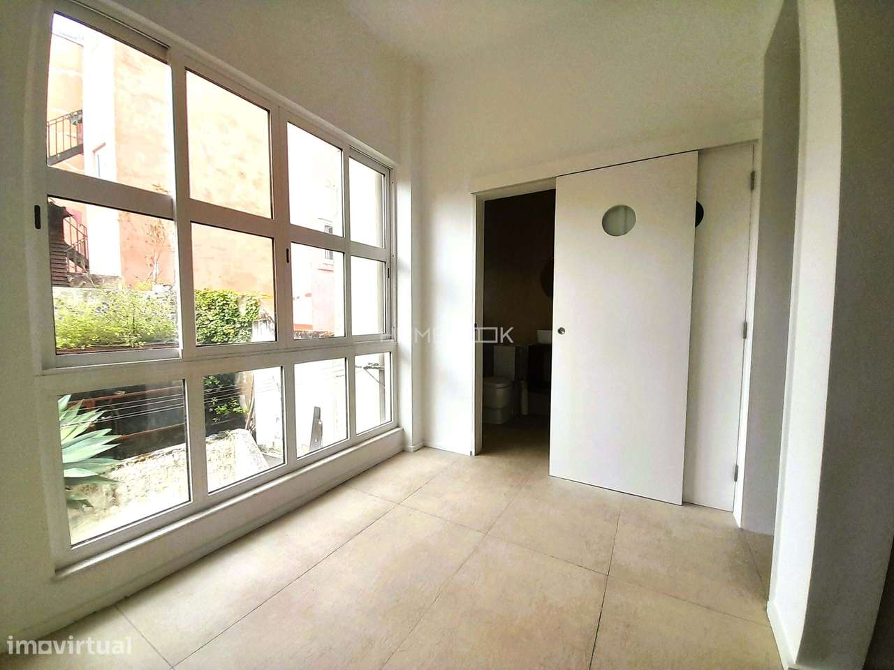 Fantástico T2 totalmente remodelado junto à Unidade de Saúde no Alto d - Grande imagem: 3/17