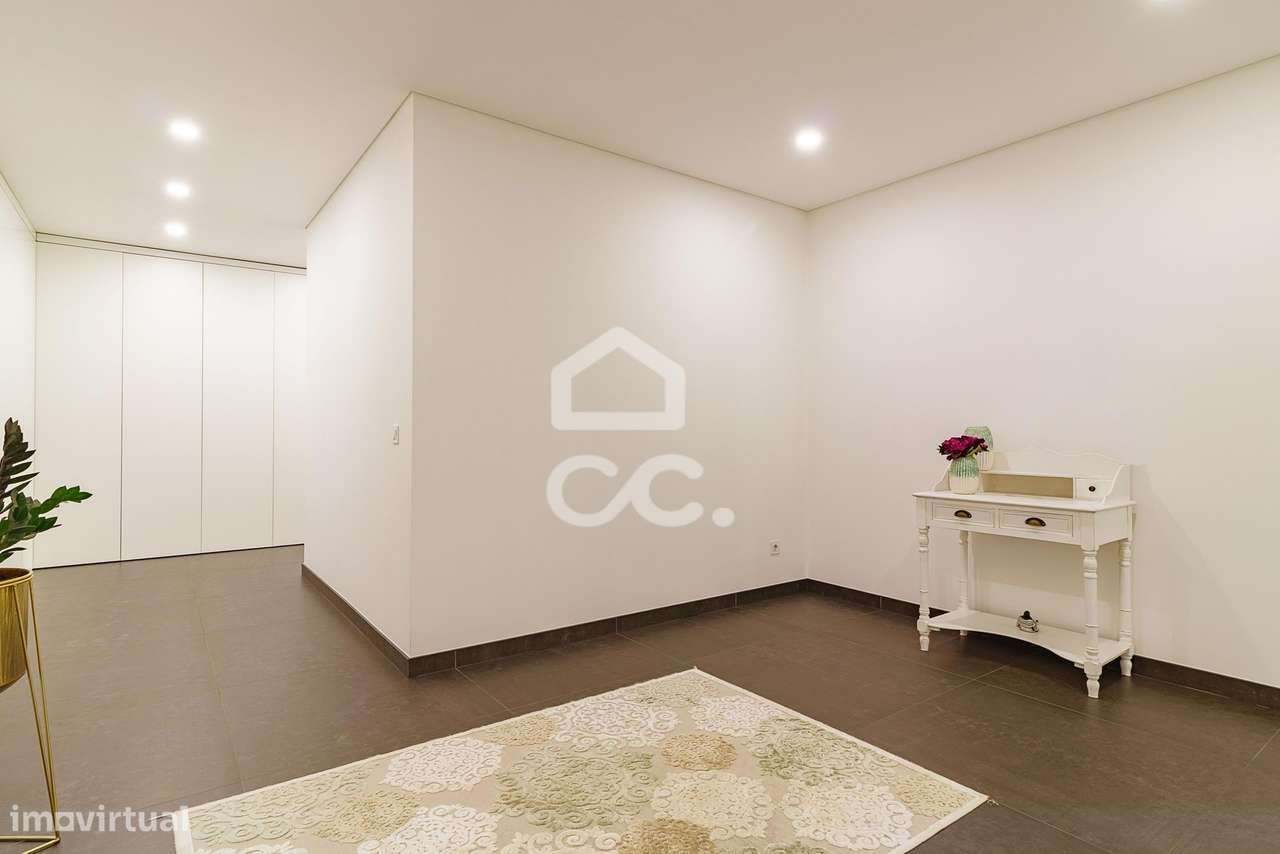 Moradia Térrea de Luxo com Cave | Conforto, Eficiência e Espaço Exteri-43