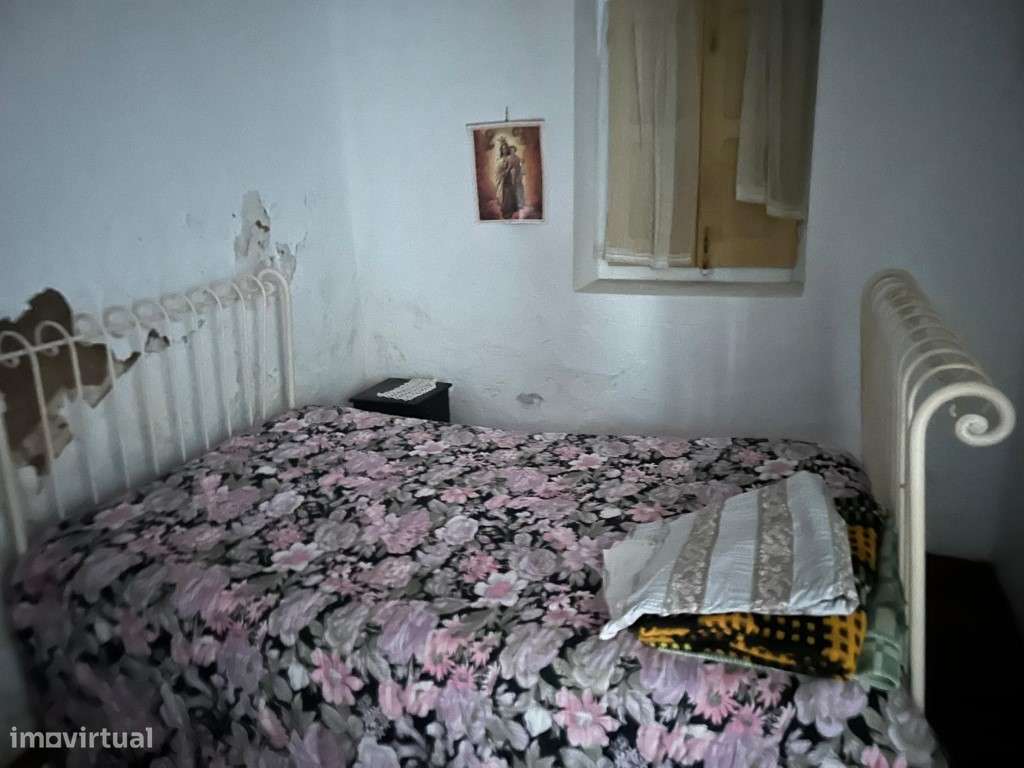 Moradia tipologia T6 de rés do chão e primeiro andar - Grande imagem: 5/35