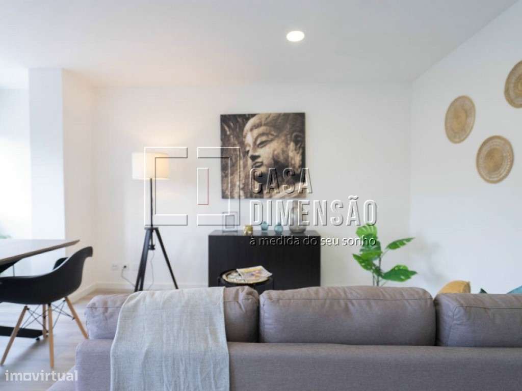 Apartamento de tipologia T3 com varandas em Benfica!!-12