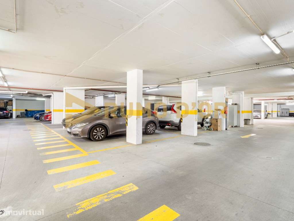Exclusivo T3 em Condomínio Privado no Carregado com Terraço, Varand...-23
