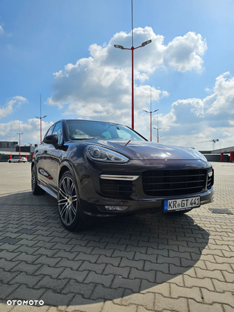 Porsche Cayenne GTS - 4