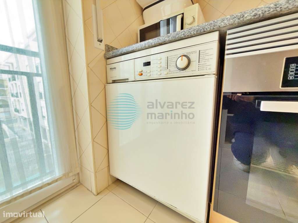 Apartamento T5, com 3 varandas, 2 lugares de estacionamento e Arrec...-34