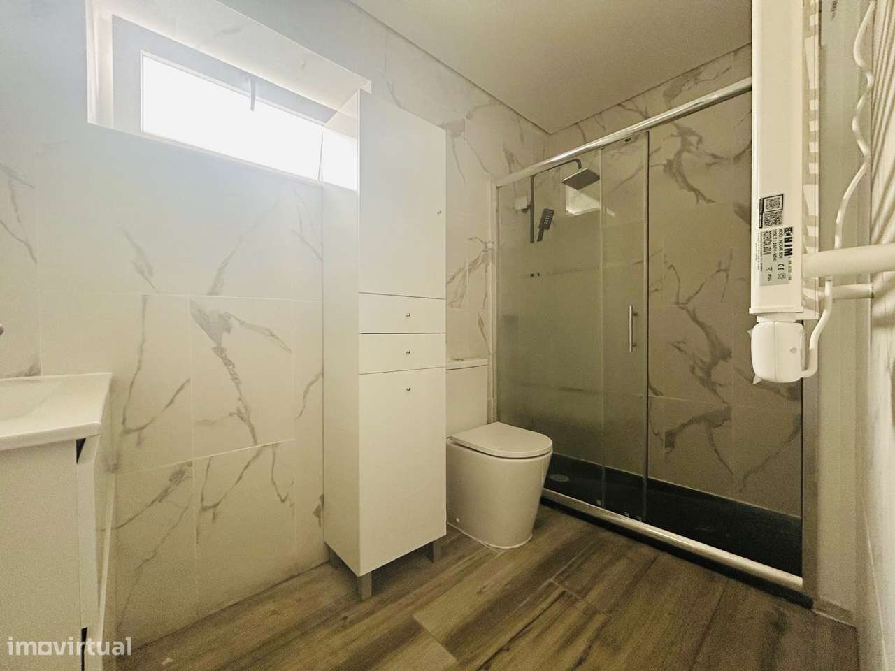 T2 Renovado no Rés do Chão com Varanda Fechada-6