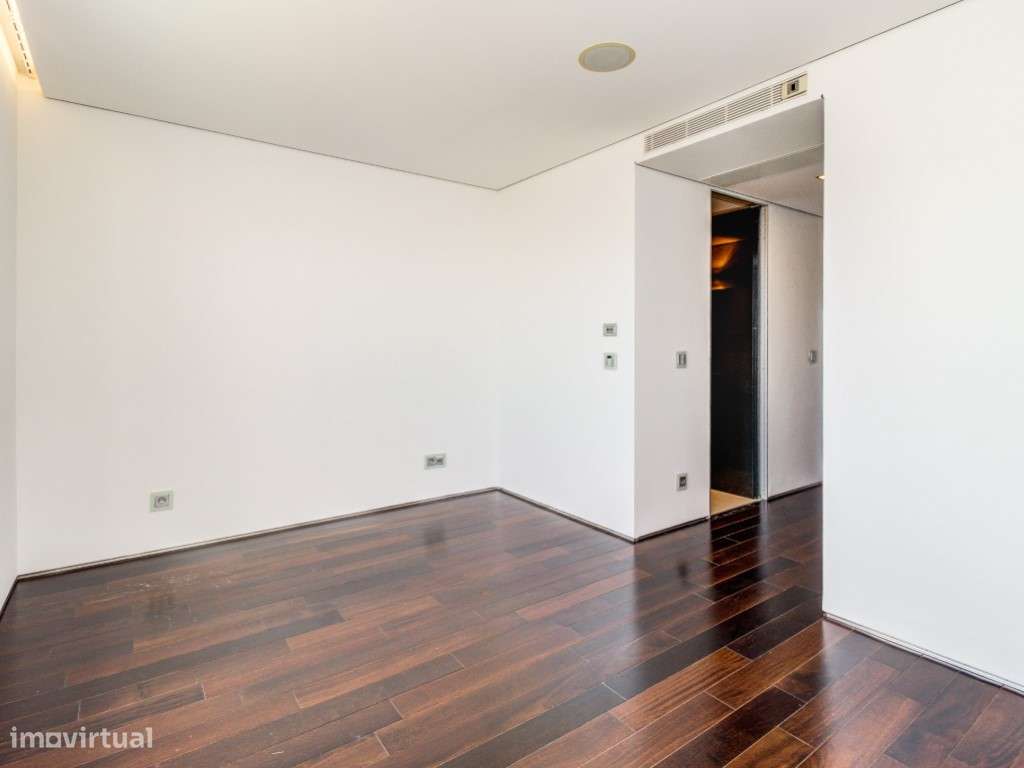 Apartamento T5 + 1 no Condomínio Jardins São Lourenço - Lisboa-18