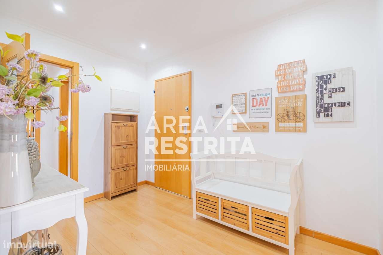 Apartamento T3 com parqueamento e varanda no Parque Luso em Corroios-18
