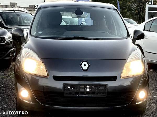 Renault Grand Scenic - 11