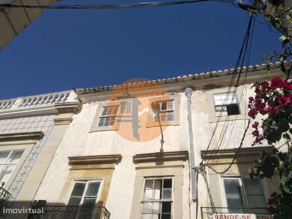 Prédio para reconstrução em pleno centro histórico de Tavira. - Grande imagem: 2/42