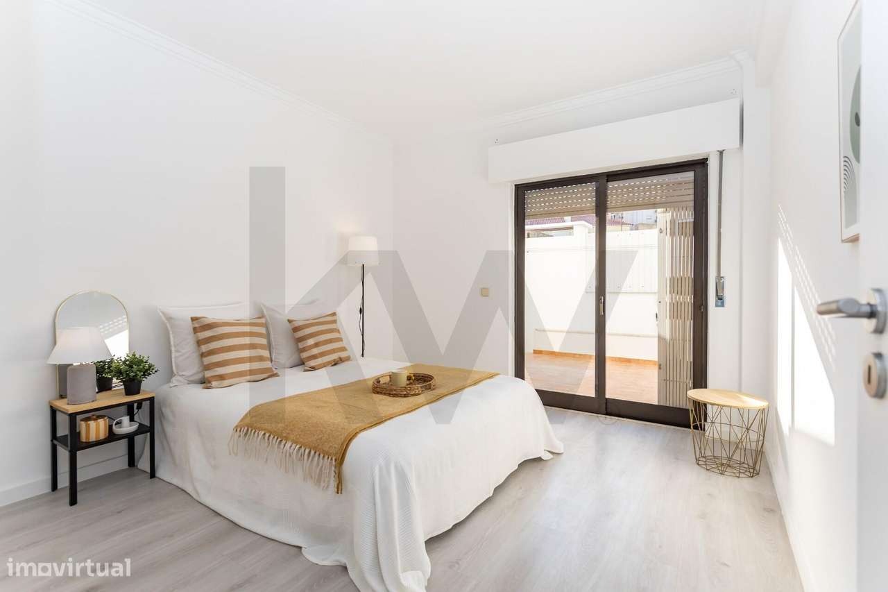 Apartamento T2 na Rua da Liberdade em Almada-16