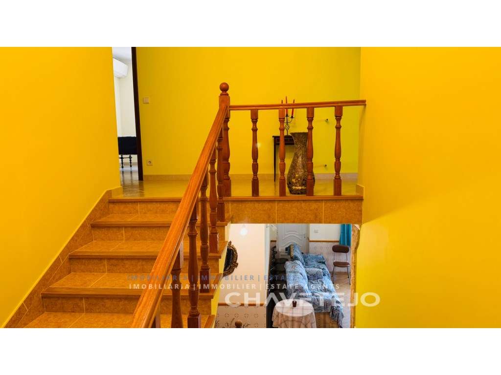 Quintinha T4 com Amplas zona para Oficinas, Terreno Plano e Enorme ...-25