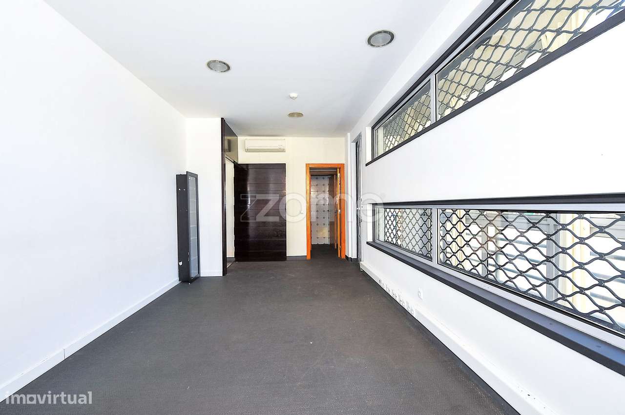 Loja elegante com decoração de autor no centro da Parede - Grande imagem: 5/23