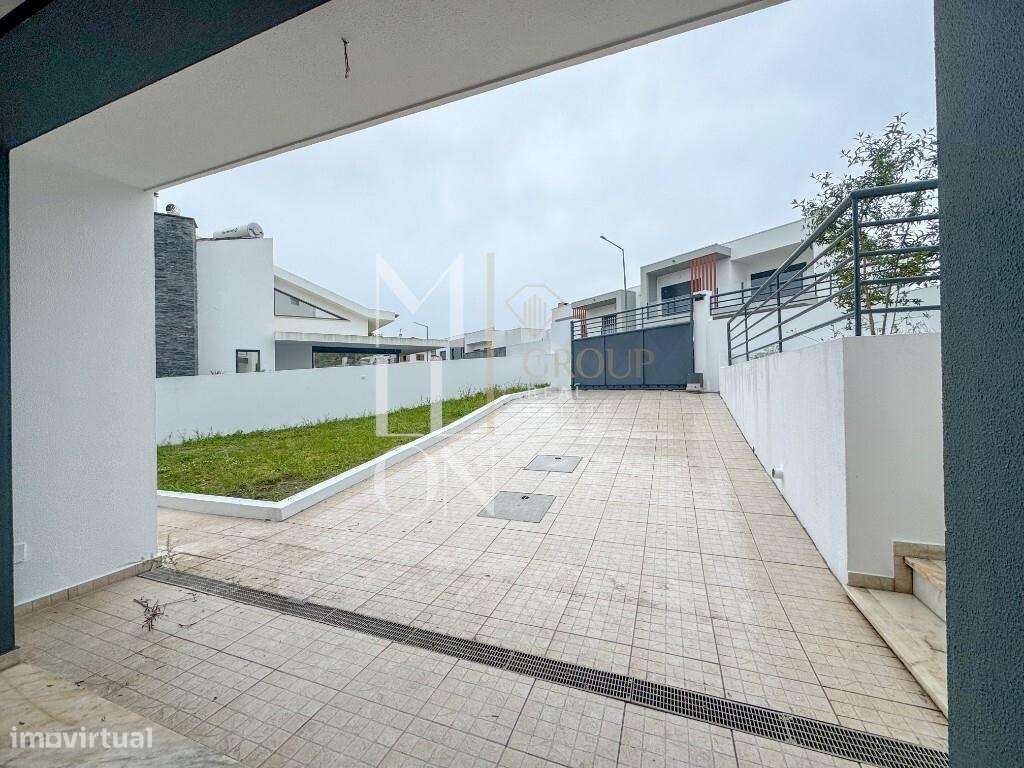 MORADIA T5 RENOVADA | GARAGEM 100 m2 | PRONTA A HABITAR – FEIJÓ-18