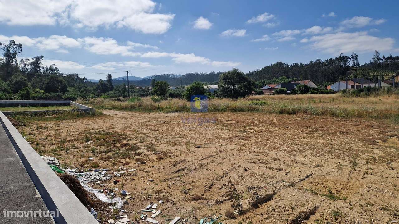 Loja nova com 118 m², com terreno adjacente de 2.060m2, junto à Estrad-7