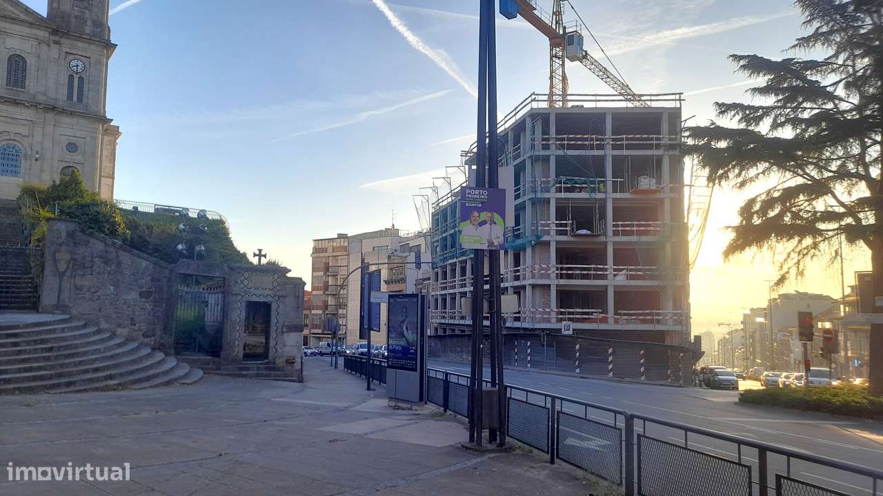 Apartamento T3 NOVO com varanda de 14 m2 e lugar de garagem-4