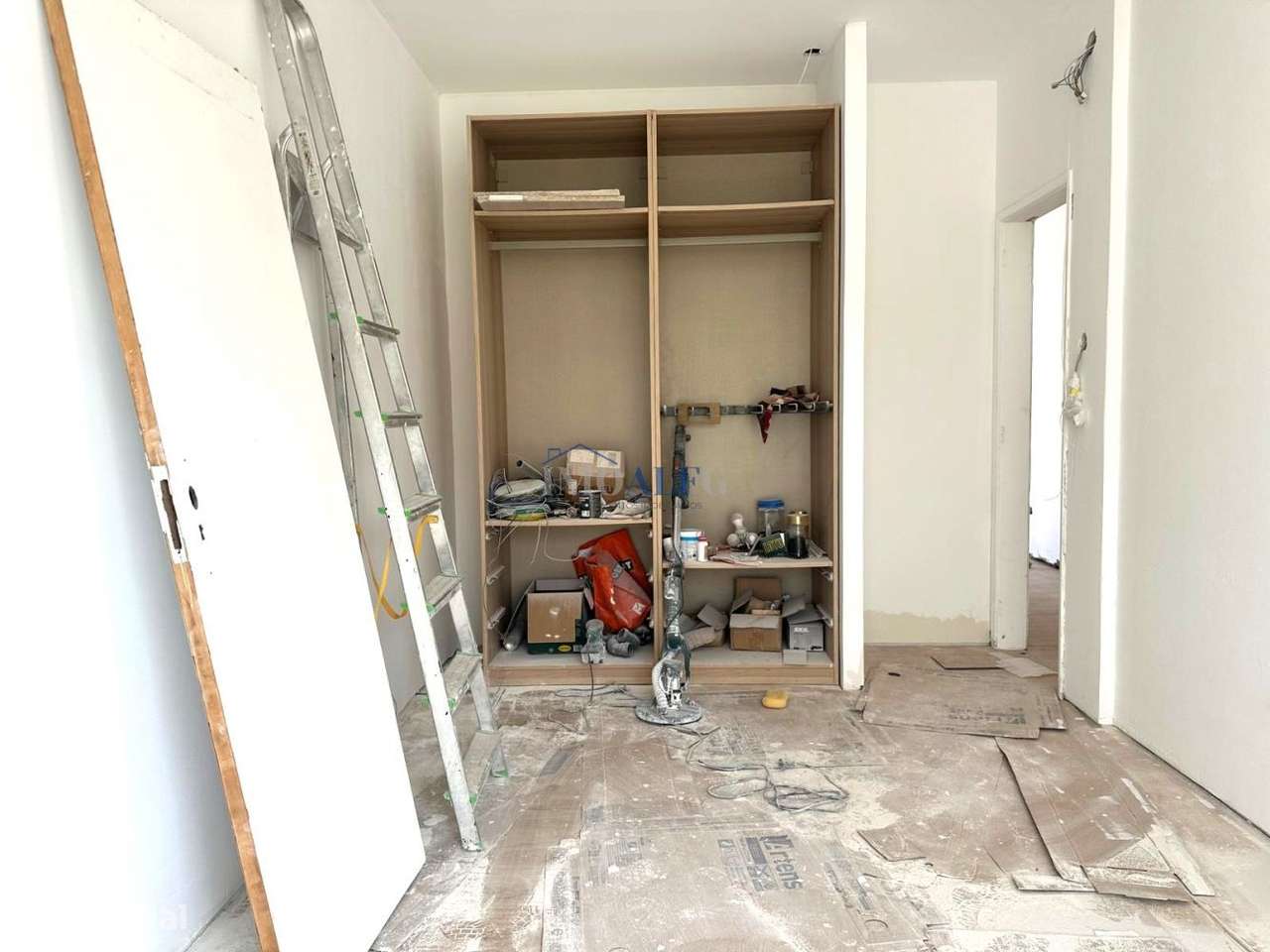 Apartamento T2 remodelado no centro do Barreiro, junto a transportes-13