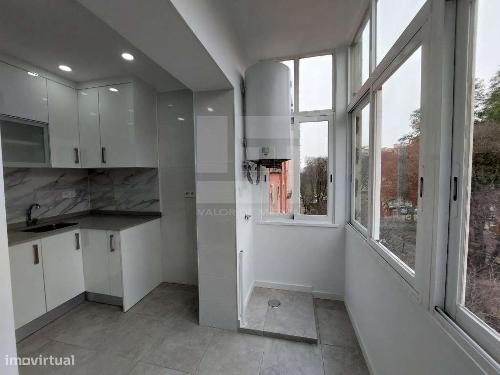 Apartamento t1 remodelado, situado na Rua Passos Manuel, junto do J... - Grande imagem: 5/20