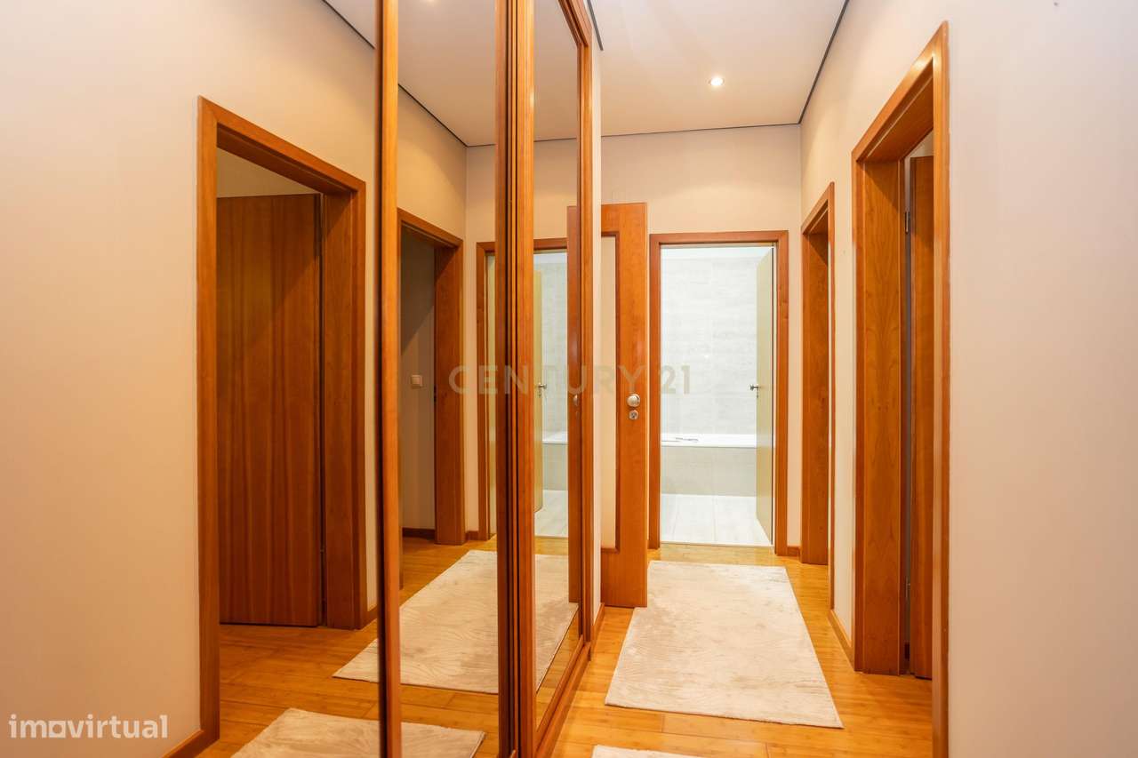 Um Apartamento com Alma de Moradia ; T3+1 + Terraço de 143 m²-34